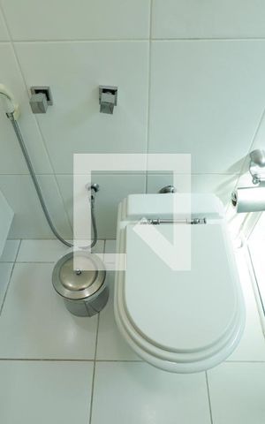 Casa à venda com 350m², 4 quartos e 5 vagasBanheiro da Suíte 2