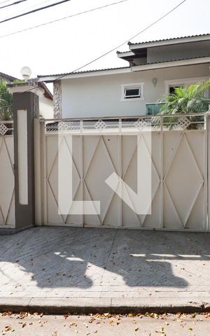 Casa à venda com 350m², 4 quartos e 5 vagasFachada