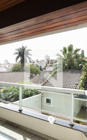 Casa à venda com 350m², 4 quartos e 5 vagasVaranda da Suíte 4