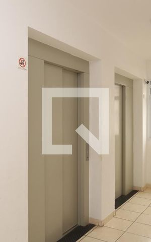 Apartamento para alugar com 45m², 2 quartos e sem vagaÁrea comum - Saguão do andar