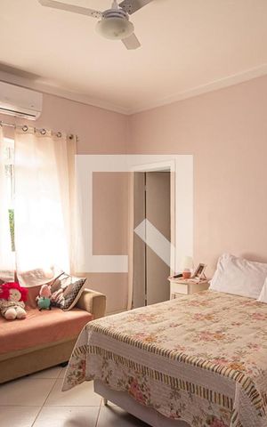 Casa à venda com 300m², 5 quartos e 3 vagas Casa à venda com 300m², 5 quartos e 3 vagasSuíte 2