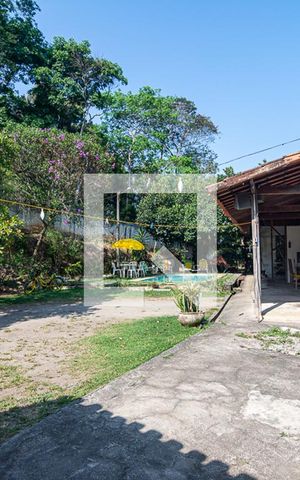 Casa à venda com 300m², 5 quartos e 3 vagas Casa à venda com 300m², 5 quartos e 3 vagasQuintal