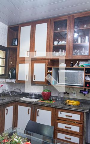 Casa à venda com 300m², 5 quartos e 3 vagas Casa à venda com 300m², 5 quartos e 3 vagasCozinha