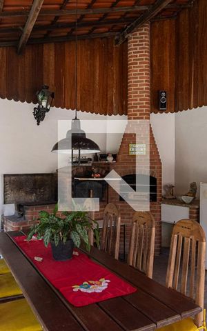 Casa à venda com 300m², 5 quartos e 3 vagas Casa à venda com 300m², 5 quartos e 3 vagasQuintal