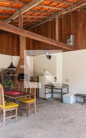 Casa à venda com 300m², 5 quartos e 3 vagas Casa à venda com 300m², 5 quartos e 3 vagasQuintal