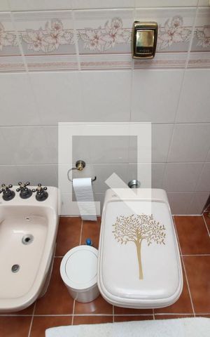 Casa à venda com 462m², 6 quartos e 6 vagasQuarto 5 - Banheiro