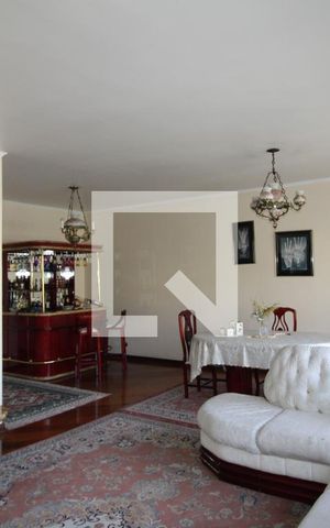Casa à venda com 462m², 6 quartos e 6 vagasSala