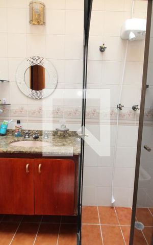 Casa à venda com 462m², 6 quartos e 6 vagasQuarto 5 - Banheiro