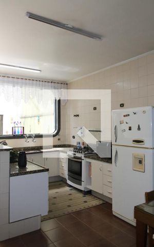 Casa à venda com 462m², 6 quartos e 6 vagasCozinha