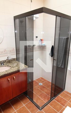 Casa à venda com 462m², 6 quartos e 6 vagasQuarto 5 - Banheiro