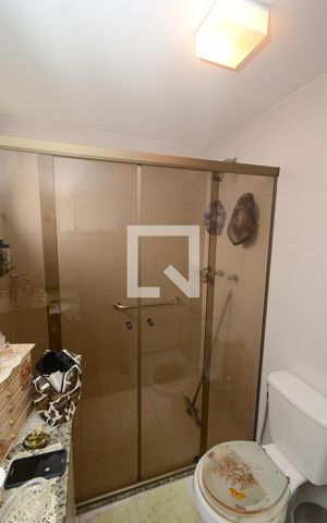 Apartamento à venda com 140m², 4 quartos e 2 vagasBanheiro da Suíte 1
