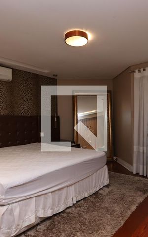 Casa à venda com 325m², 5 quartos e 6 vagasSuíte 1