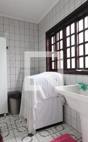 Casa à venda com 325m², 5 quartos e 6 vagasLavanderia