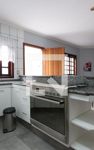 Casa à venda com 325m², 5 quartos e 6 vagasCozinha