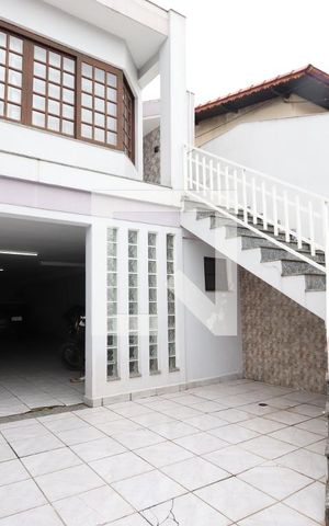 Casa à venda com 325m², 5 quartos e 6 vagasGaragem