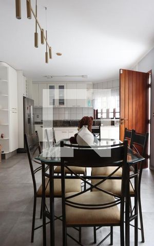 Casa à venda com 325m², 5 quartos e 6 vagasCopa