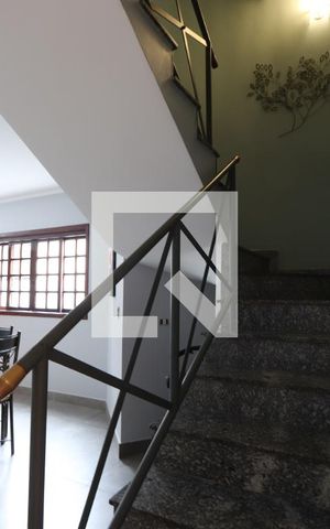 Casa à venda com 325m², 5 quartos e 6 vagasEscadas