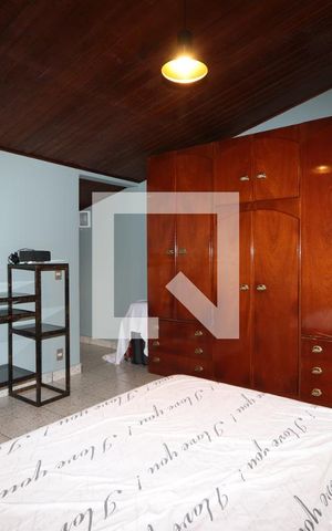 Casa à venda com 325m², 5 quartos e 6 vagasSuíte 2