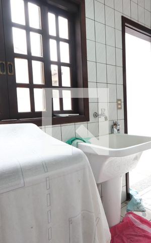 Casa à venda com 325m², 5 quartos e 6 vagasLavanderia