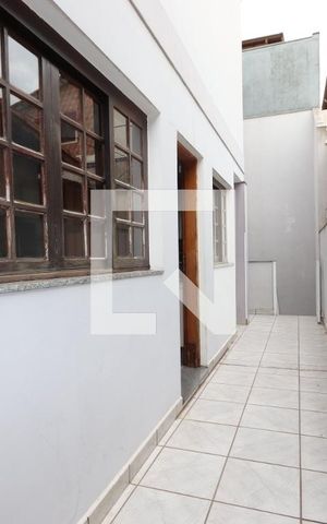 Casa à venda com 325m², 5 quartos e 6 vagasCorredor Lateral