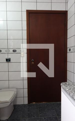 Casa à venda com 325m², 5 quartos e 6 vagasBanheiro Social