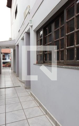 Casa à venda com 325m², 5 quartos e 6 vagasCorredor Lateral