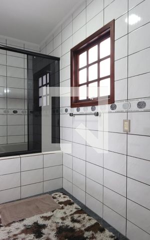 Casa à venda com 325m², 5 quartos e 6 vagasBanheiro Social