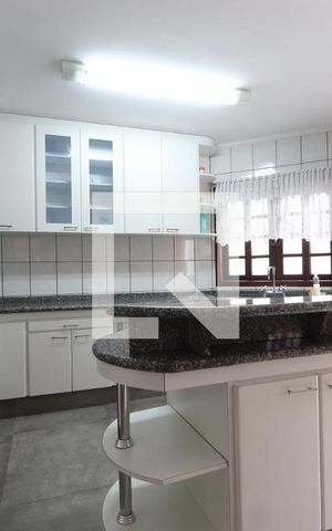 Casa à venda com 325m², 5 quartos e 6 vagasCozinha