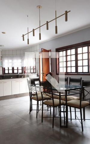 Casa à venda com 325m², 5 quartos e 6 vagasCopa