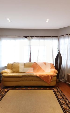 Casa à venda com 325m², 5 quartos e 6 vagasSala
