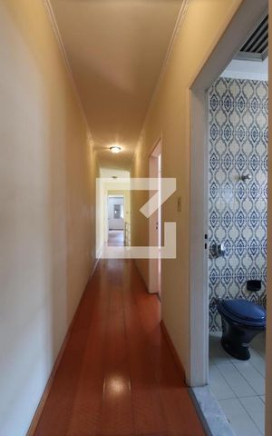 Casa à venda com 250m², 3 quartos e 2 vagasCorredor