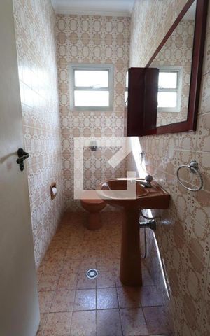 Casa à venda com 250m², 3 quartos e 2 vagasLavabo