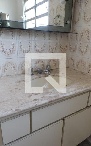 Casa à venda com 250m², 3 quartos e 2 vagasBanheiro da Suíte 2