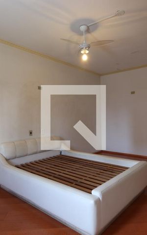Casa à venda com 250m², 3 quartos e 2 vagasSuíte 1