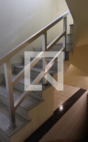 Casa à venda com 250m², 3 quartos e 2 vagasEscada