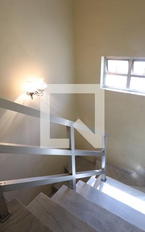 Casa à venda com 250m², 3 quartos e 2 vagasEscada