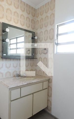 Casa à venda com 250m², 3 quartos e 2 vagasBanheiro da Suíte 2