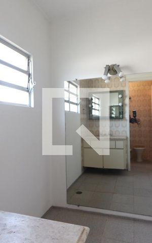 Casa à venda com 250m², 3 quartos e 2 vagasBanheiro da Suíte 2