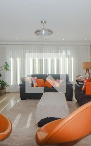 Casa à venda com 305m², 3 quartos e 2 vagas Casa à venda com 305m², 3 quartos e 2 vagasSala de Estar