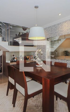 Casa à venda com 305m², 3 quartos e 2 vagas Casa à venda com 305m², 3 quartos e 2 vagasSala de Jantar