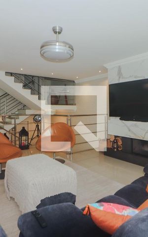 Casa à venda com 305m², 3 quartos e 2 vagas Casa à venda com 305m², 3 quartos e 2 vagasSala de Estar