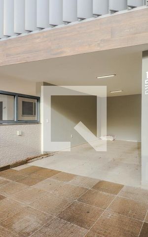 Casa à venda com 305m², 3 quartos e 2 vagas Casa à venda com 305m², 3 quartos e 2 vagasPátio Frente