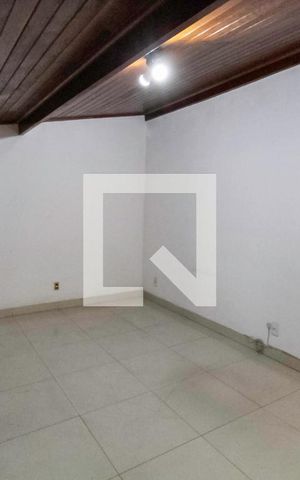 Casa à venda com 485m², 5 quartos e 6 vagas Casa à venda com 485m², 5 quartos e 6 vagasQuarto 3