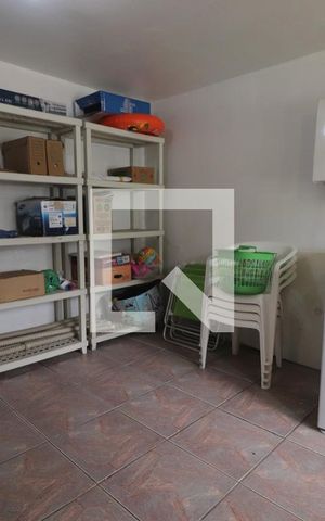 Casa à venda com 360m², 3 quartos e 6 vagasQuarto Área externa 