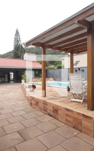 Casa à venda com 360m², 3 quartos e 6 vagasÁrea externa 
