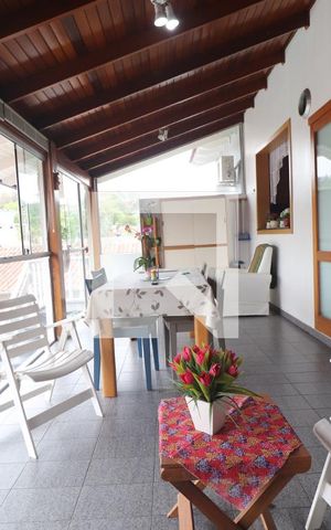 Casa à venda com 360m², 3 quartos e 6 vagasÁrea externa 