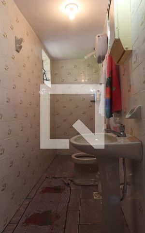 Casa à venda com 360m², 3 quartos e 6 vagasBanheiro Área externa 