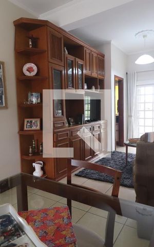 Casa à venda com 360m², 3 quartos e 6 vagasSala