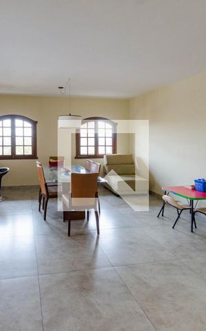 Casa à venda com 309m², 5 quartos e 3 vagas Casa à venda com 309m², 5 quartos e 3 vagasSala de jantar