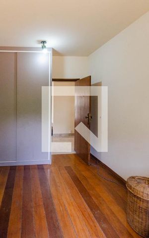 Casa à venda com 309m², 5 quartos e 3 vagas Casa à venda com 309m², 5 quartos e 3 vagasQuarto 1